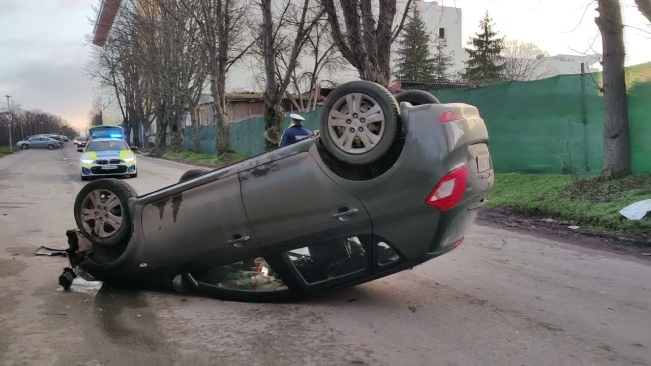 Катастрофата с обърнатата кола в Русе– след удар в дърво