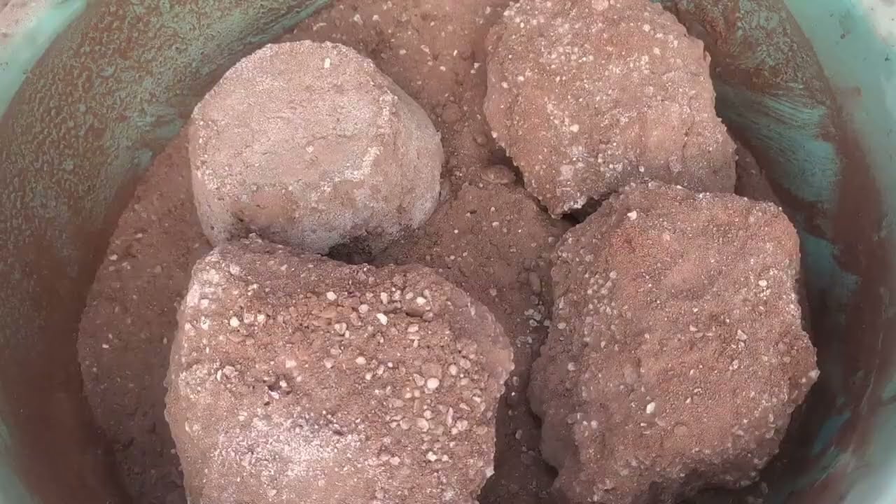 Asmr - Red dirt with white concrete water 💦 crumbling