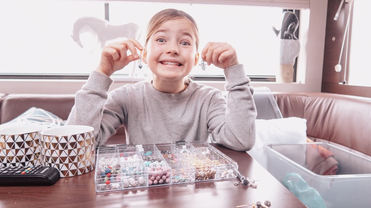 Hailey visar hur hon gör sina änglar & vart vi köper allt material ! DIY Lyckoänglar!