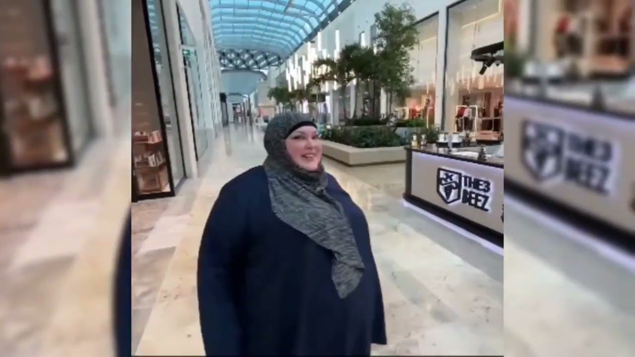 FOODIE BEAUTY EMPTY MALL AWKWARDNESS 🤡💩