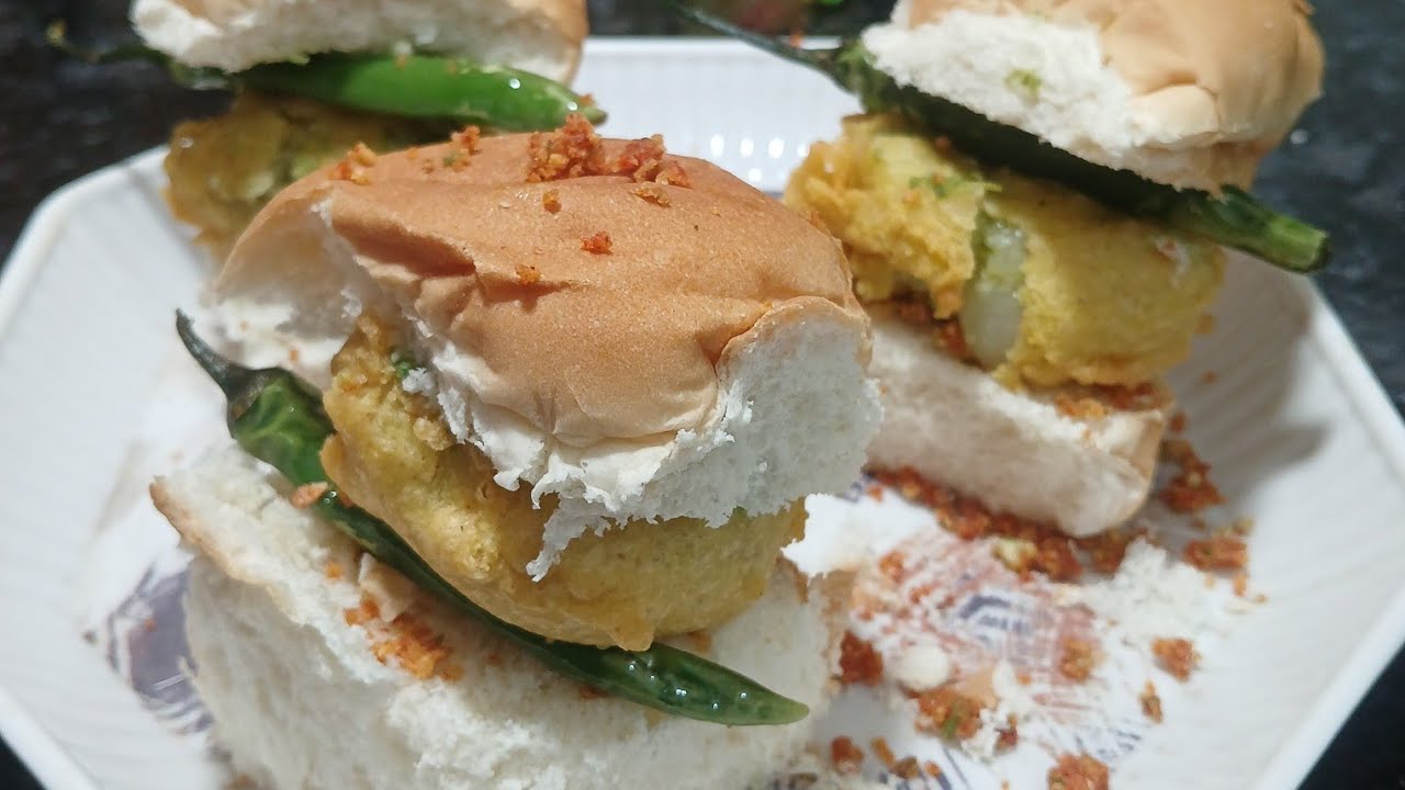 “Mumbai Style Vada Pav – Ghar Par Banaye Street Food King!”