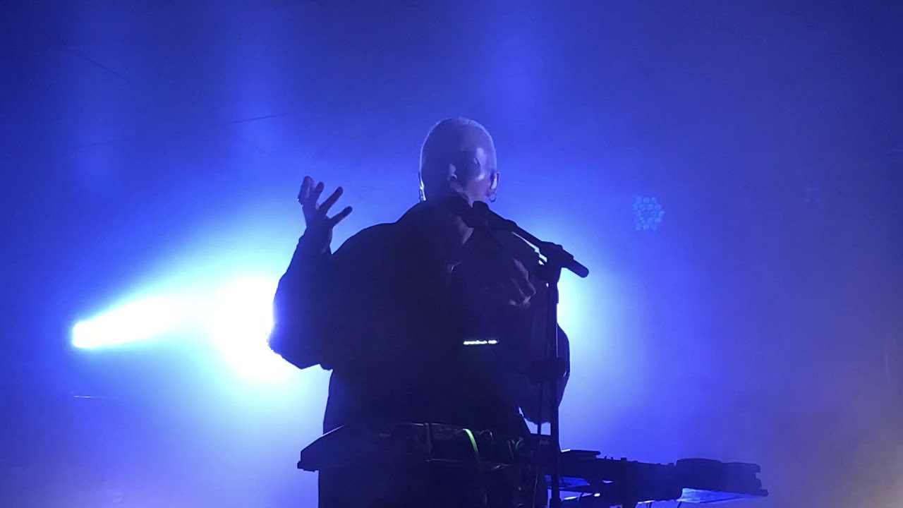 Loreen - Hate the way I love you (Live in Västerås)