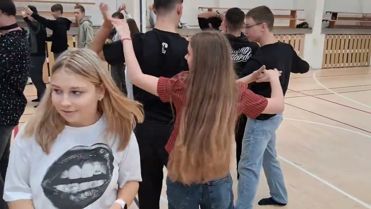 2025 OLOMOUC ERASMUS 31 OLOMOUC ΑΠΟΧΑΙΡΕΤΣΜΟΣ ΣΤΟ ΣΧΟΛΕΙΟ ΜΕ ΤΣΕΧΙΚΟΥΣ ΚΑΙ ΕΛΛΗΝΙΚΟΥΣ ΧΟΡΟΥΣ
