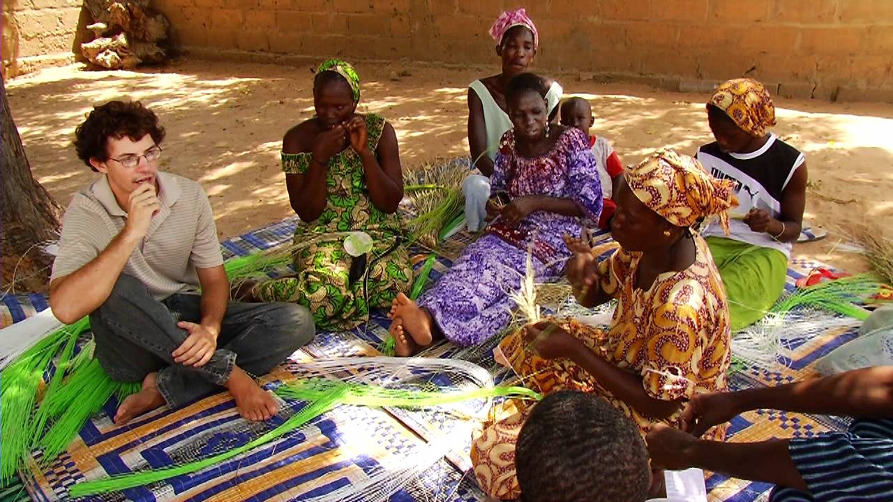 What kind of training does Peace Corps provide?