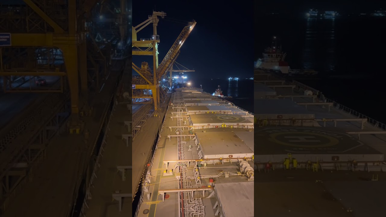 Manobra de desatracação e saída do Terminal CSN-102