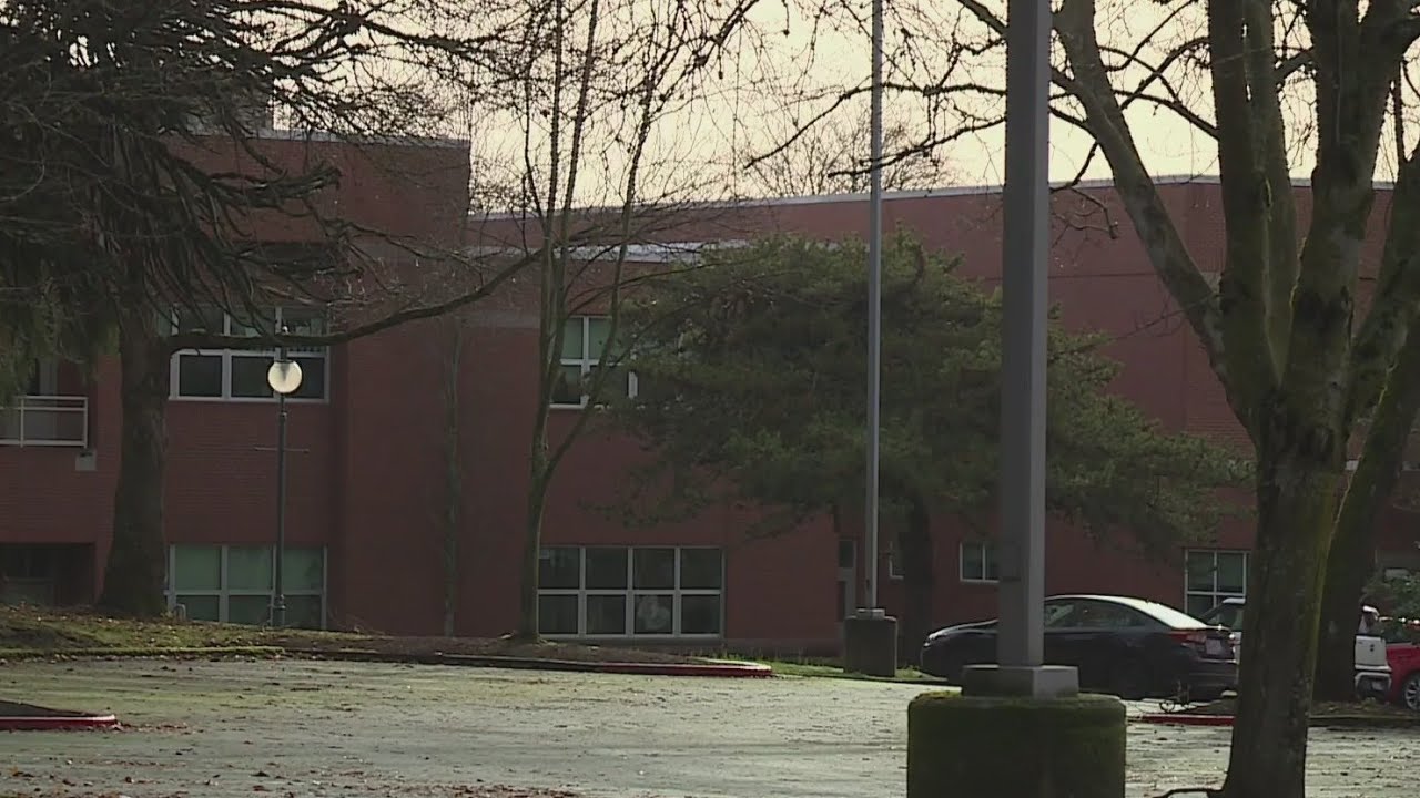 School district failed to properly discipline Vancouver teacher accused of sex abuse, report says