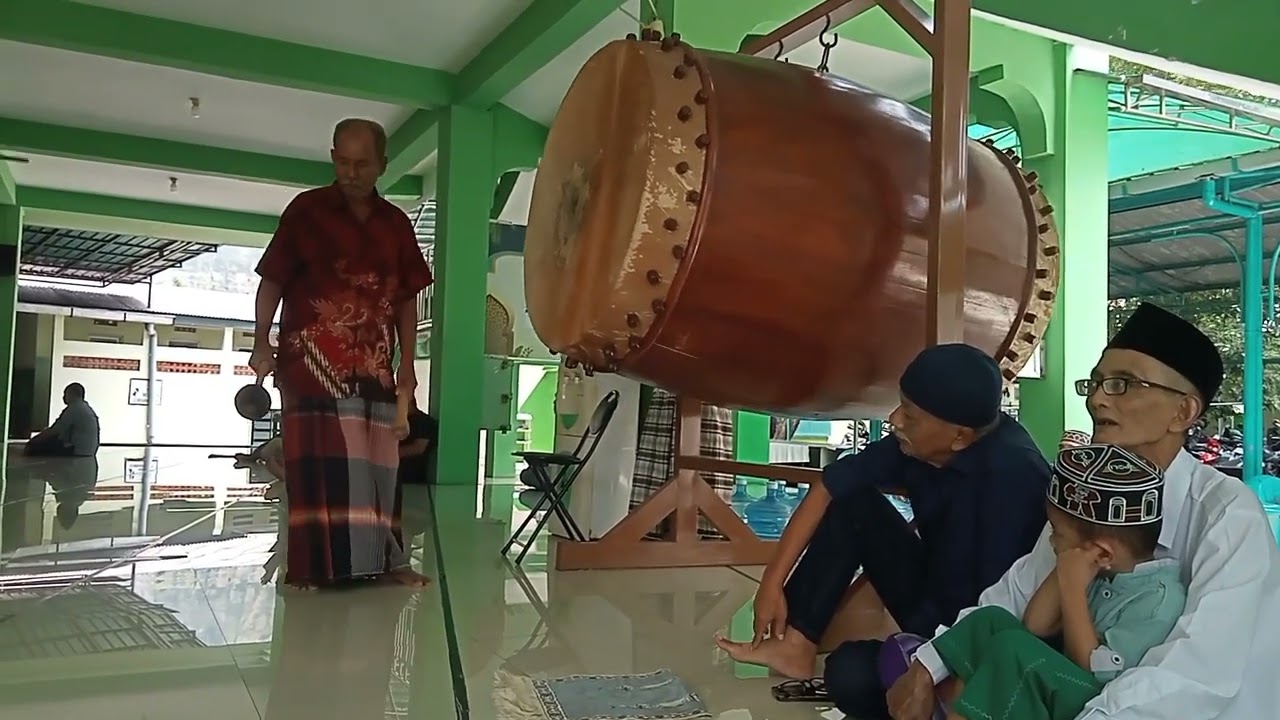 Pukul Bedug Sholat Jum'at Masjid Nurul Ishlah Magersari Kota Mojokerto | Masjid Sawo