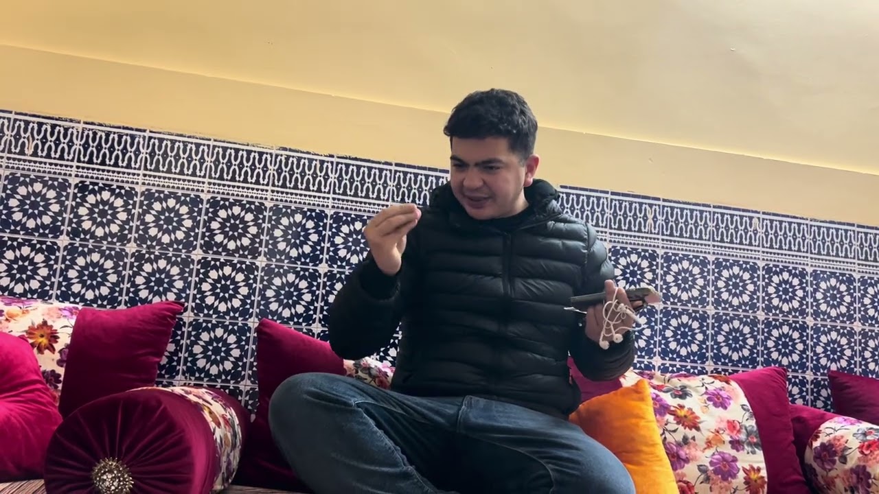 ادريس باغي يدير فلوس