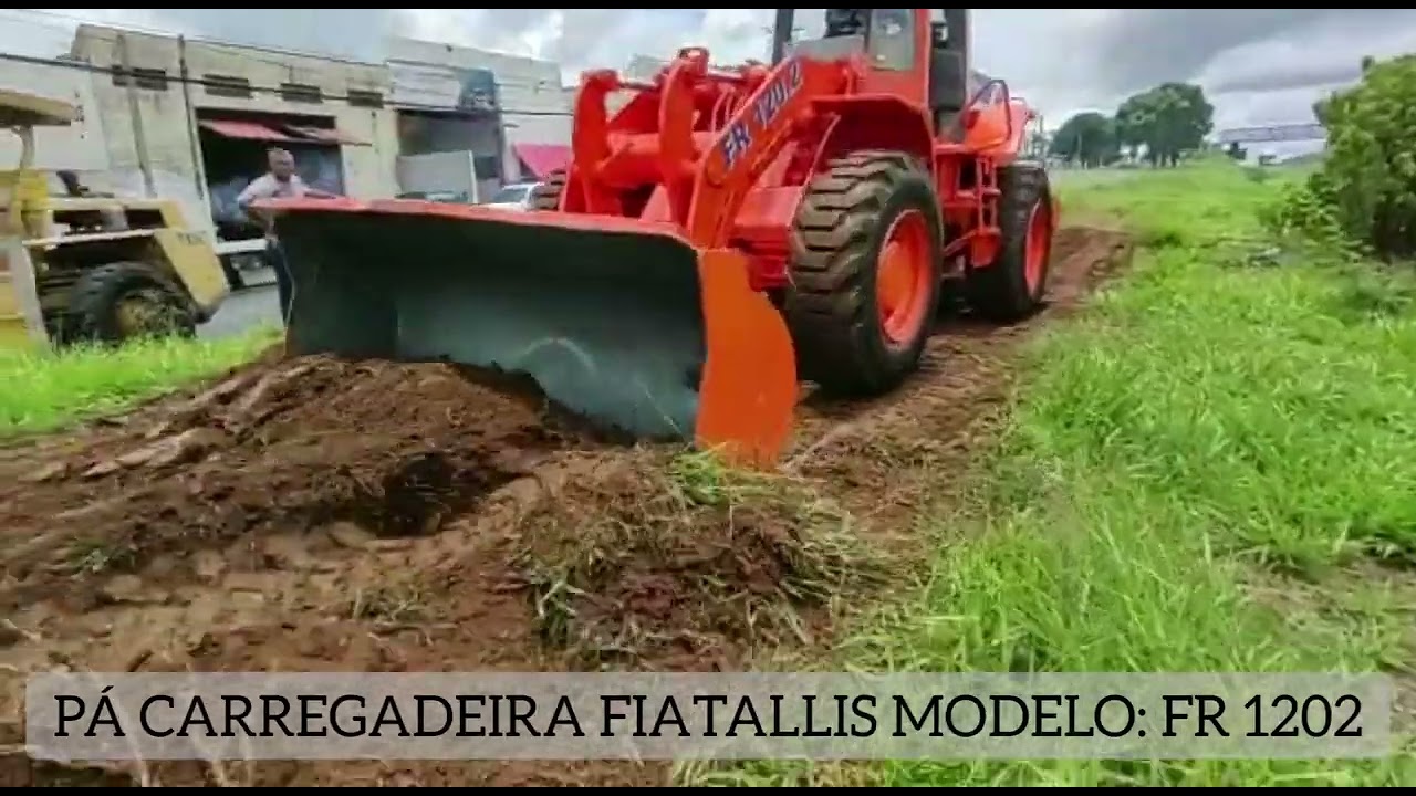 Leilão/ PÁ CARREGADEIRA FIATALLIS MODELO: FR 1202 Site na descrição.