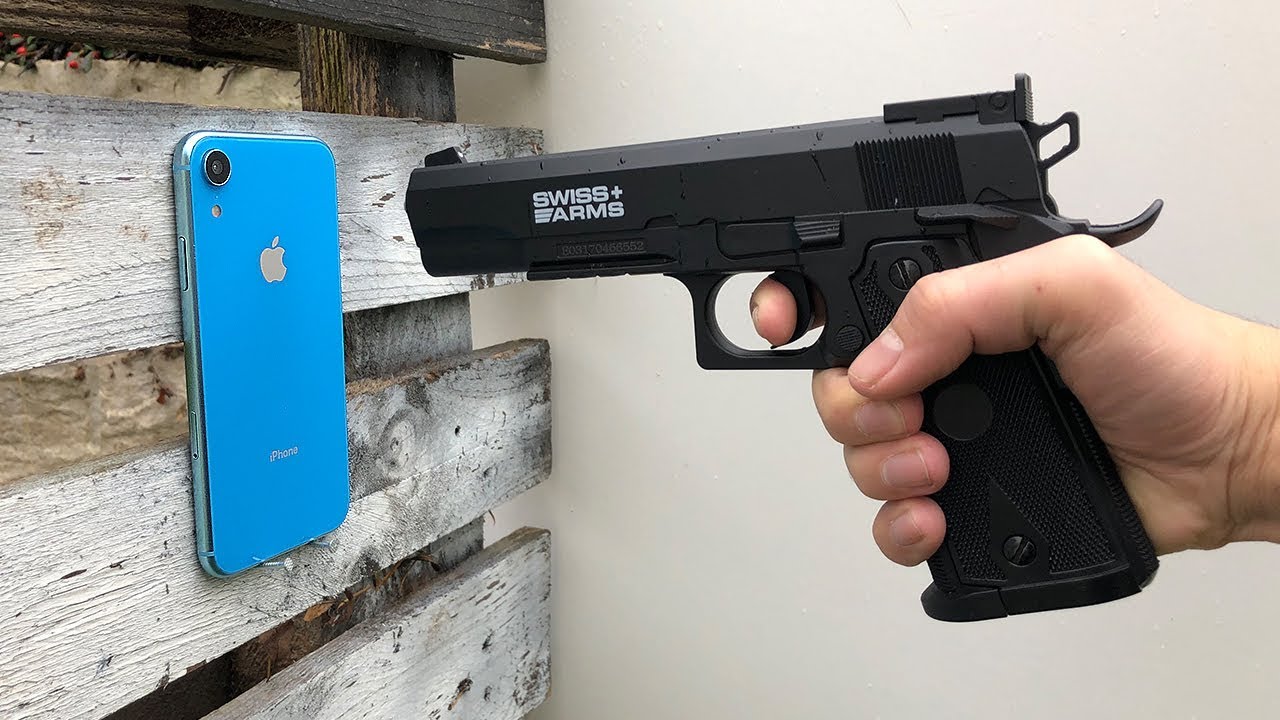 iPhone XR vs 4,5mm Steel BB Gun