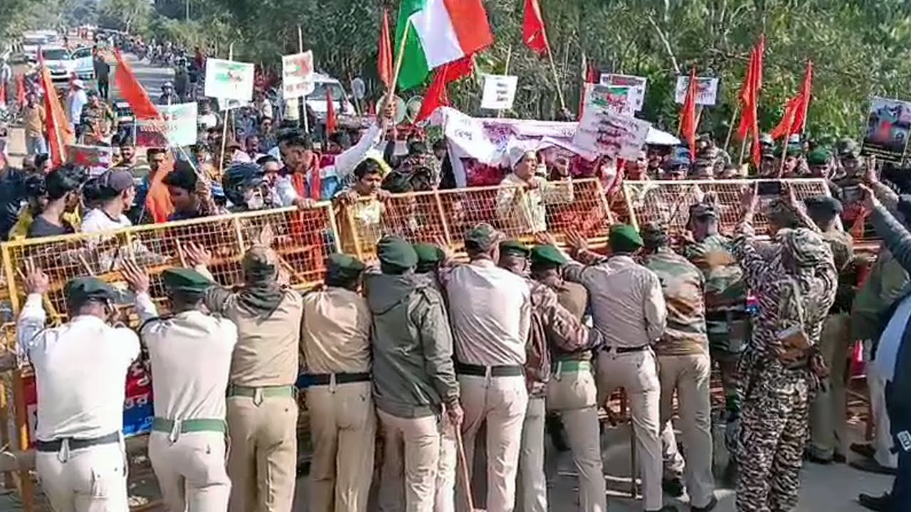 VHP Stages Massive Protest at Raghna Border; Demands Total Halt of Trade with Bangladesh