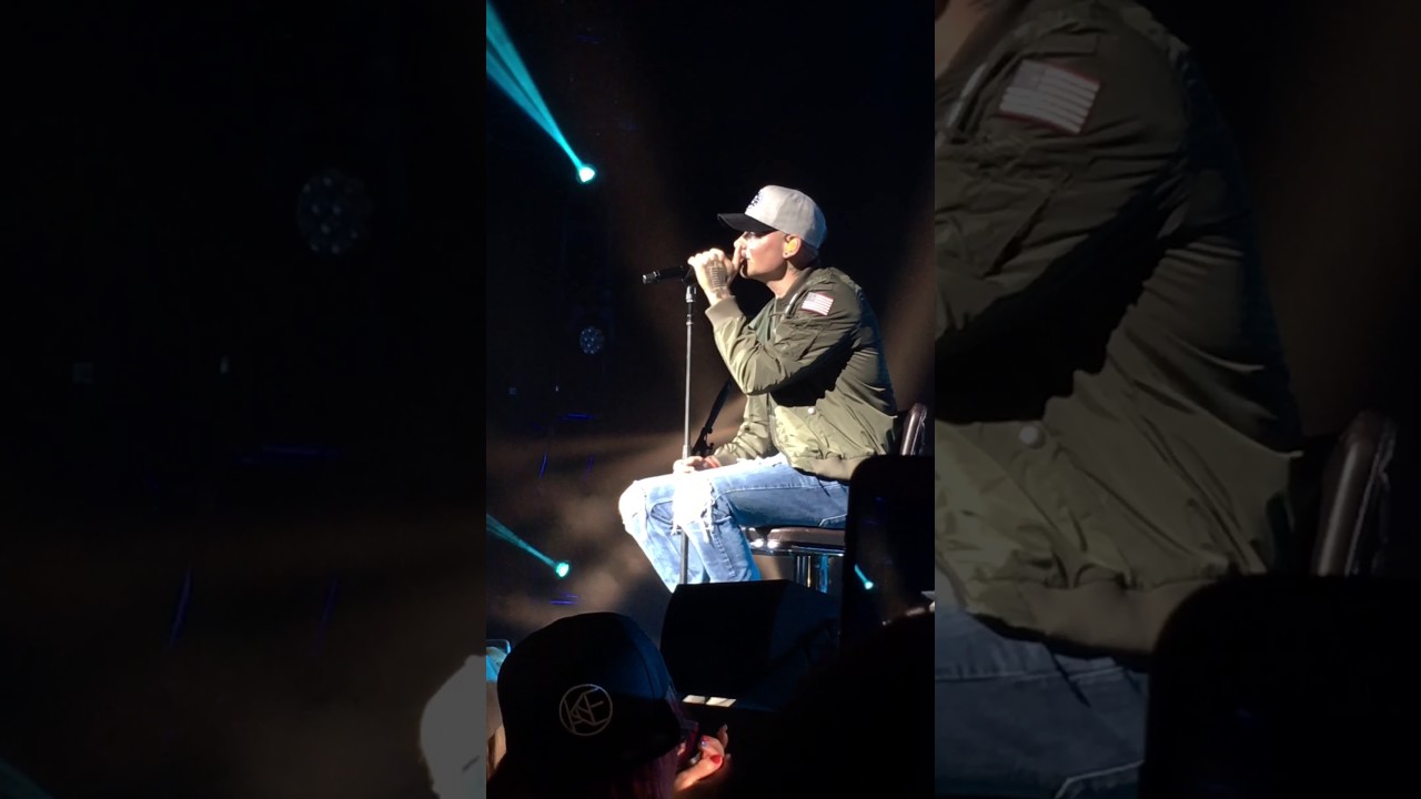 Kane Brown - Granddaddy's Chair - Rosemont, IL 11/6/16