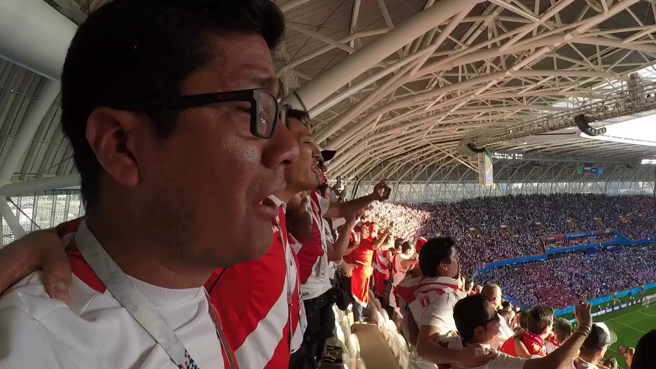 ¡Hermoso! HINCHAS PERUANOS LLORARON DE EMOCIÓN TRAS CANTAR EL HIMNO DEL PERÚ- Saransk ¡Vamos Perú!
