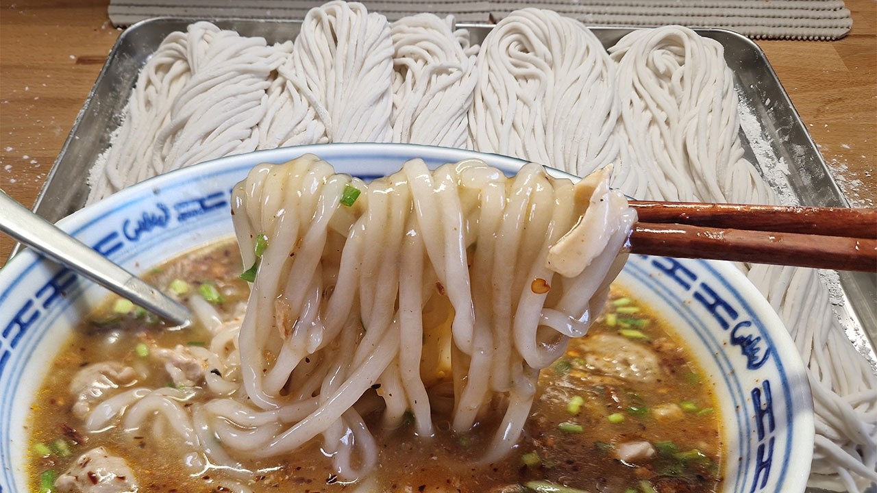 วีทีทำข้าวเปียก​เส้น​เหนียว​นุ่ม​เส้นบ่อขาด​ -​​ Khao Piek Sen : Nouilles Fraîches Ultra Simples