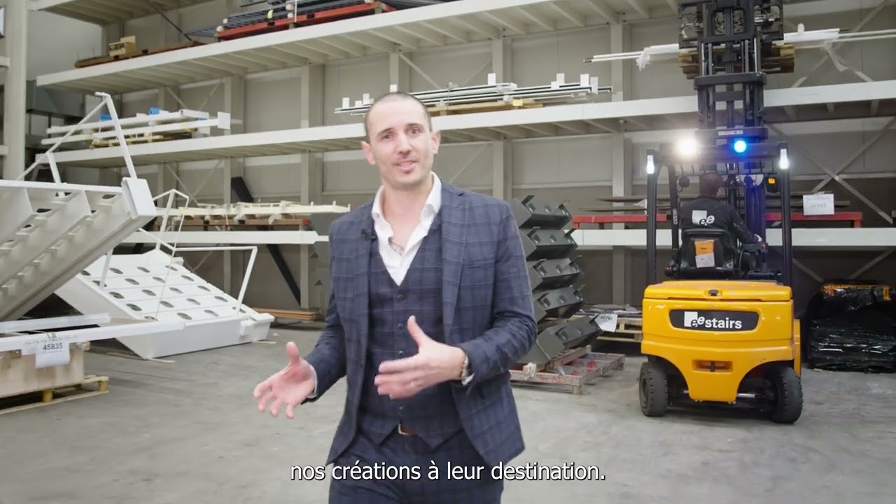 Jetez un coup d'œil à notre siège social où nous construisons des escaliers exceptionnels ( SUB FR )