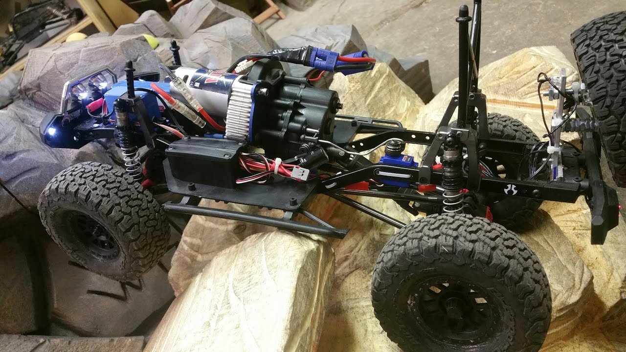 Crawler Teds Garage - Scx 10.2 Grave Digger with Summit Tranny