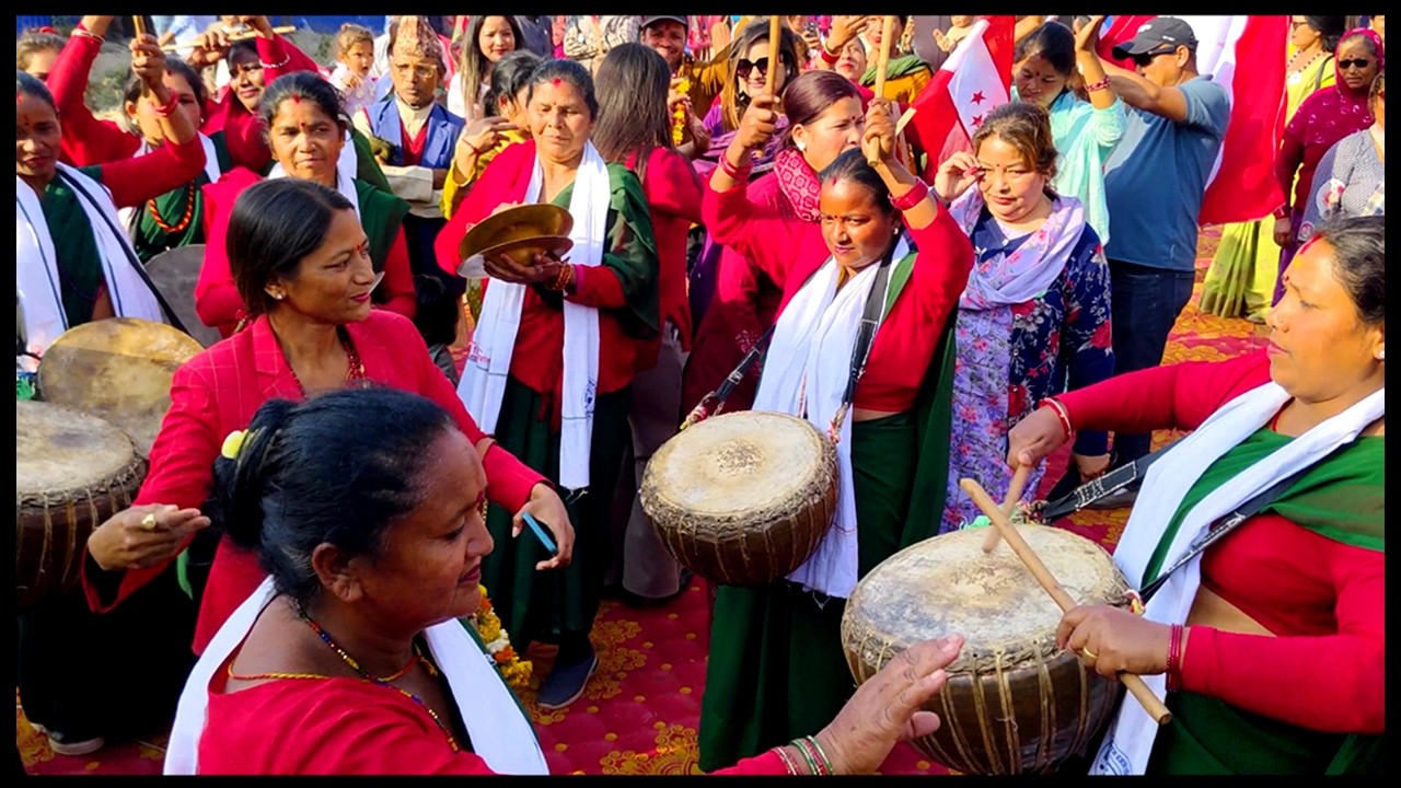 बदलिएको नेपालि कांग्रेसको  वृहत चुनाबी सभामा महिला पन्चेबाजा नाच @Hariomokaychha @GambeshiVlogs