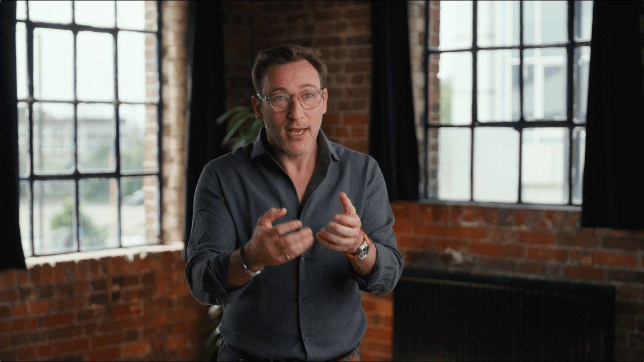 EZRA & Simon Sinek Bring Personalized Coaching to 1,000 Frontline Healthcare Workers!