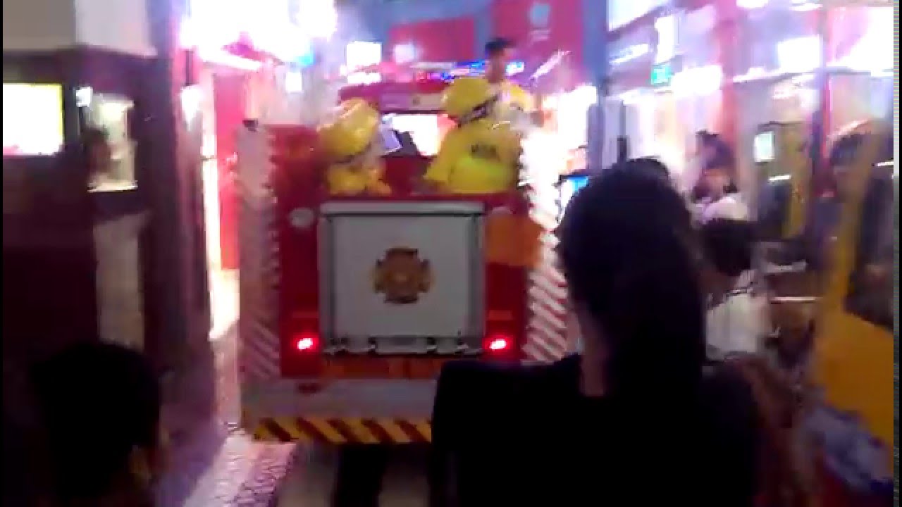 Kidzania firefighter zachy