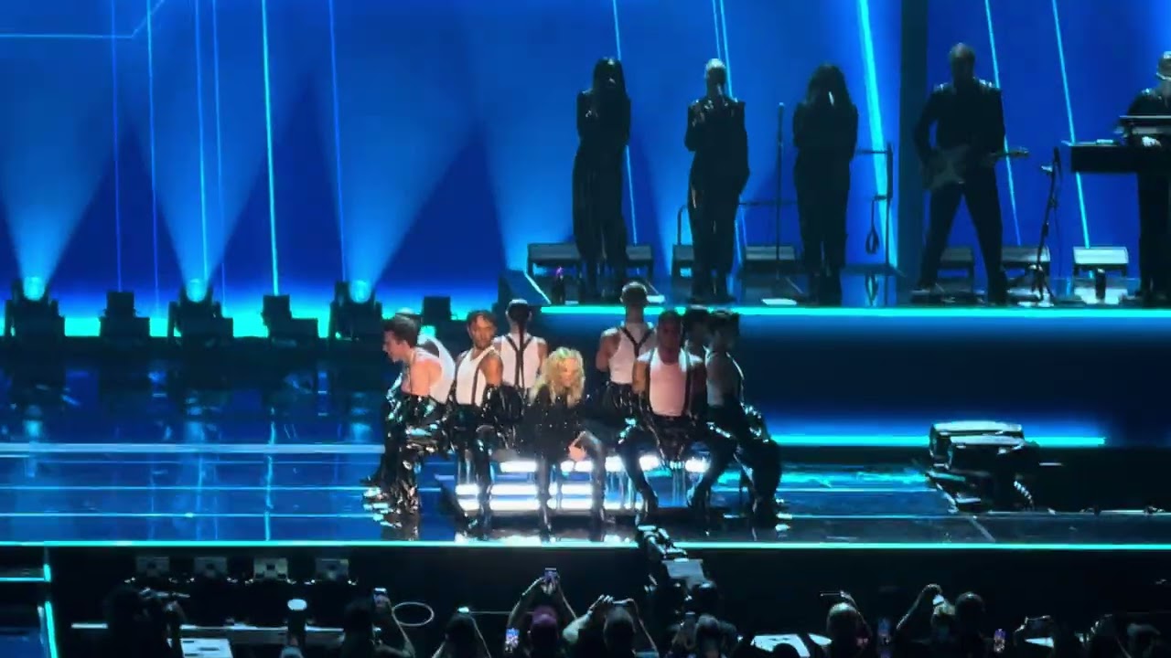 Kylie Minogue - “Can’t get you out of my head” live