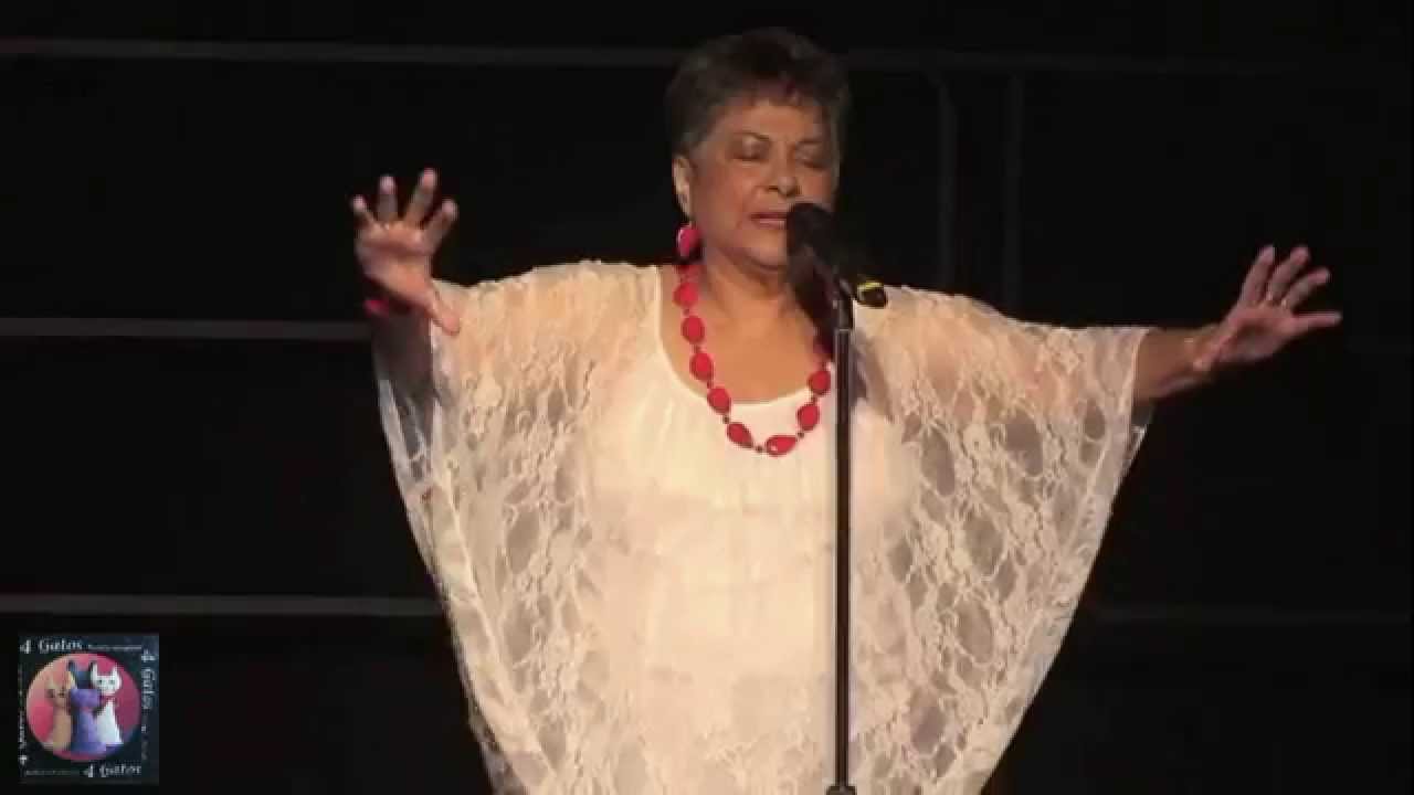 Anahilda García declamando 
