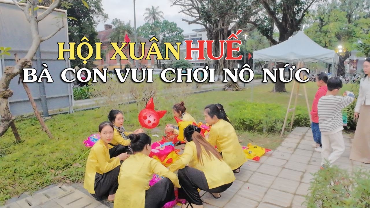 Huế Bà con đã nô nước Đi chơi xuân những giáp tết rôi!