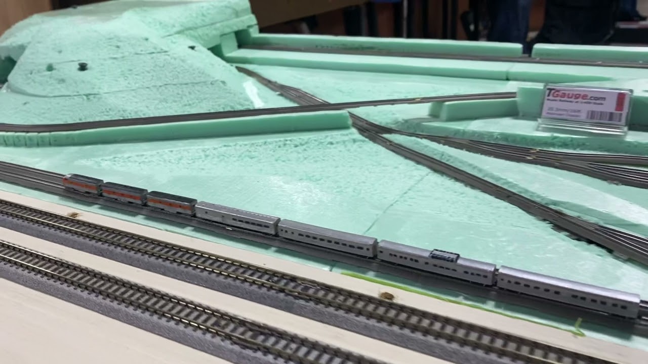 T Gauge layout @ The Amherst Railroad Hobby Show (yes it&rsquo;s smaller than Z gauge)