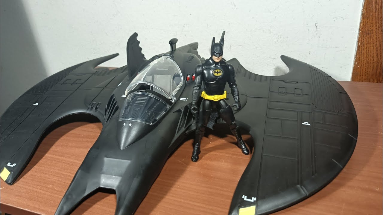 Spin Master Batman 1989 Batwing with Batman Returns Figure