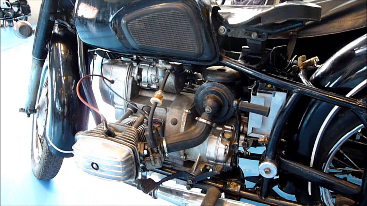 Motos russes Ural et Dniepr Dnepr par Lucien Salon Auto Moto Rétro Prades
