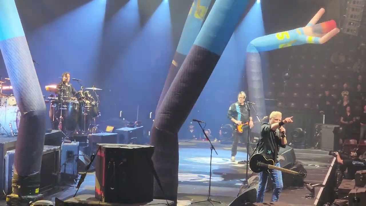 OFFSPRING  - Pretty Fly For a White Guy - LIVE