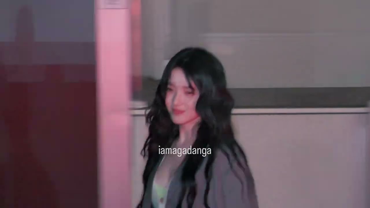 김태리 Kim Tae Ri leaves Prada's FW26 womenswear party interactjng with a fan #kimtaeri #pradafw26 #김태리