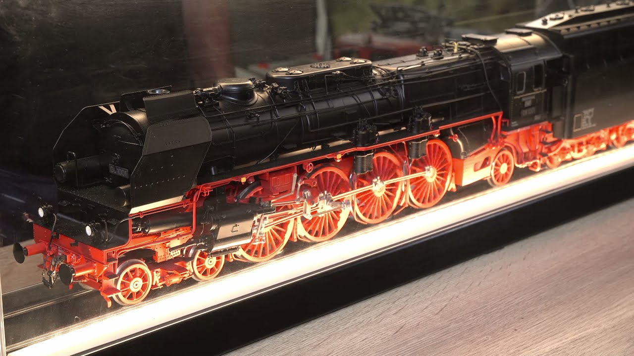 Lokomotiven mit allen Funktionen präsentieren und steuern / Märklin Spur 1 Vitrine