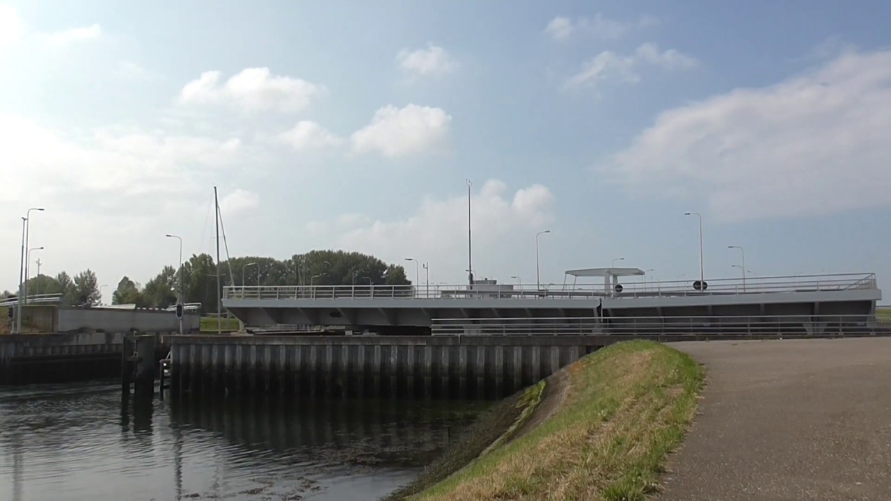 Brugopening Den Ysere Ryve Bruinisse Rolbrug/ Retractable bridge/ Pont Rétractable/ Schubbrücke