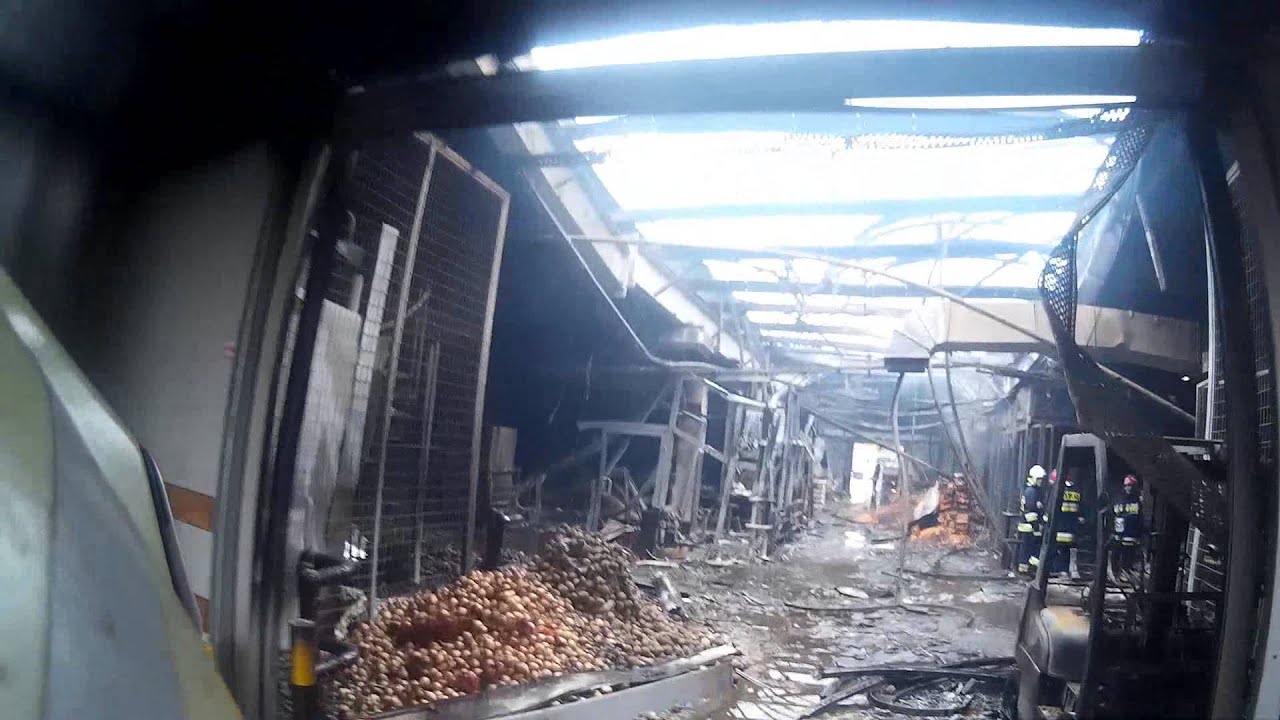 [HELMET CAM]Straż Pożarna: Pożar hali w Broniszach