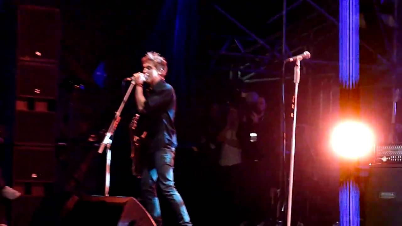 McFly - I'll be your man, live.