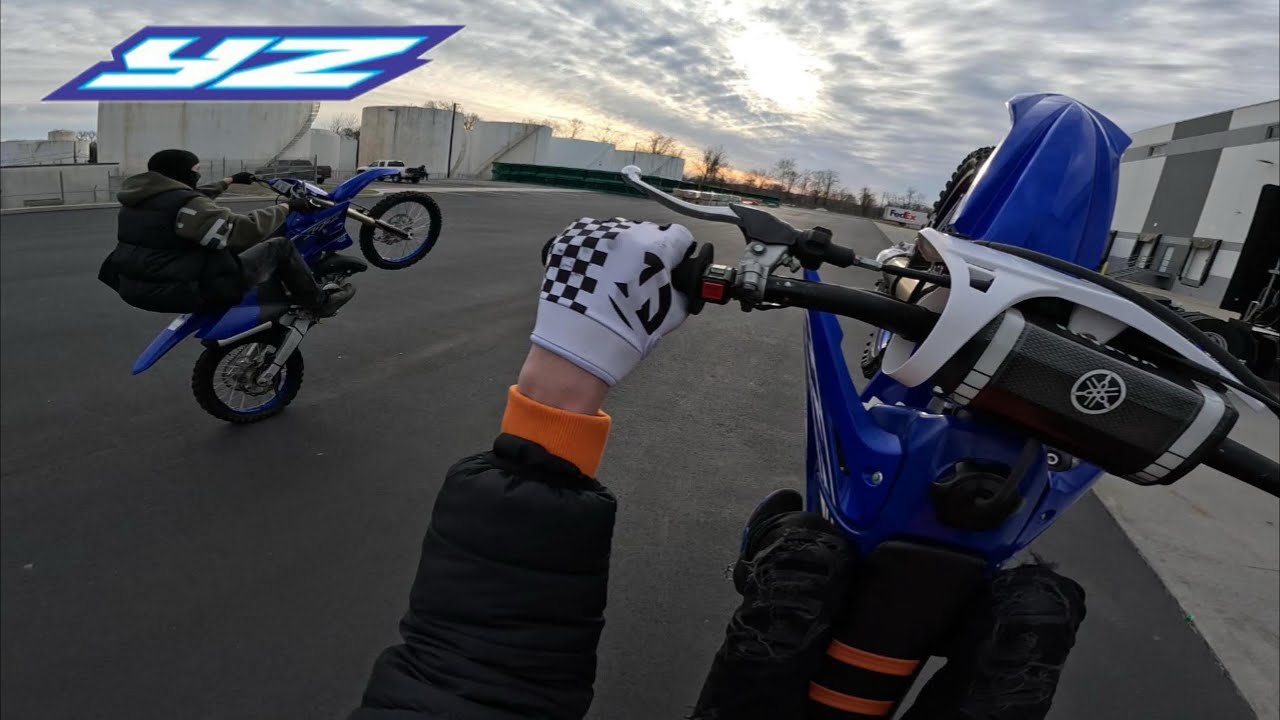 YZ125’S PRACTICE WHEELIES IN FREEZING TEMPERATURES!