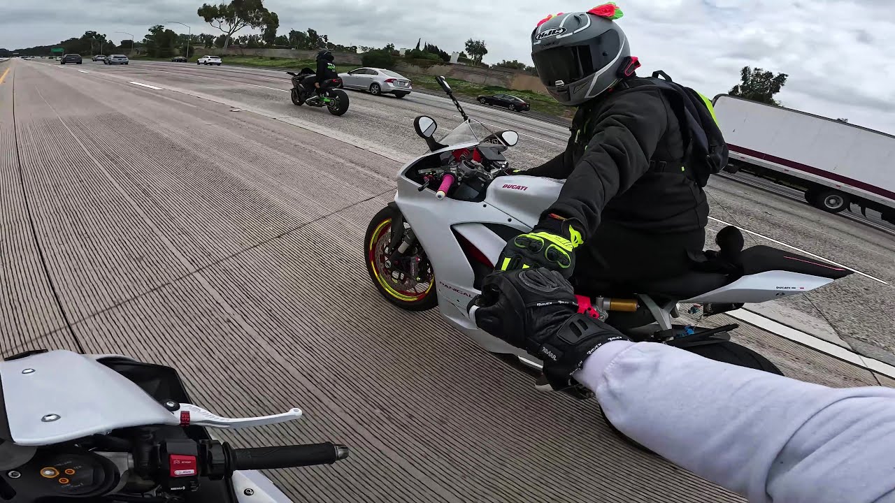 Ninja H2 & Yamaha R1 Making New Friends!