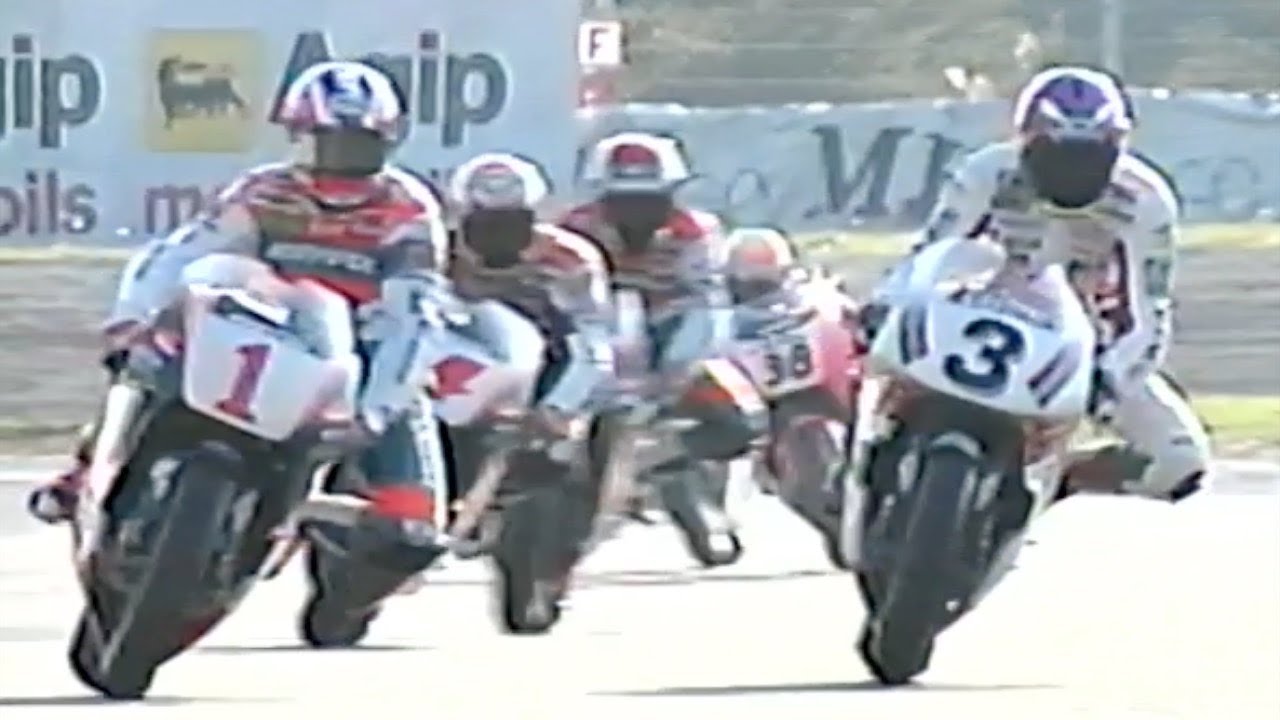 1996 GP500 TBCビッグロードレース  ”１周目から４台が転倒。ホールショットのM.ドゥーハンをかわした青木宣篤が後続を引き離しにかかる。終盤は岡田忠之とA.クリビエのトップバトルが白熱”