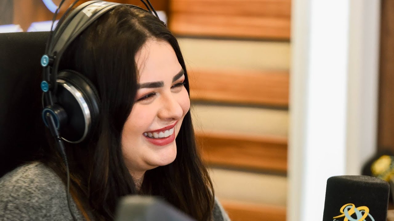 لقاء الفنانة 