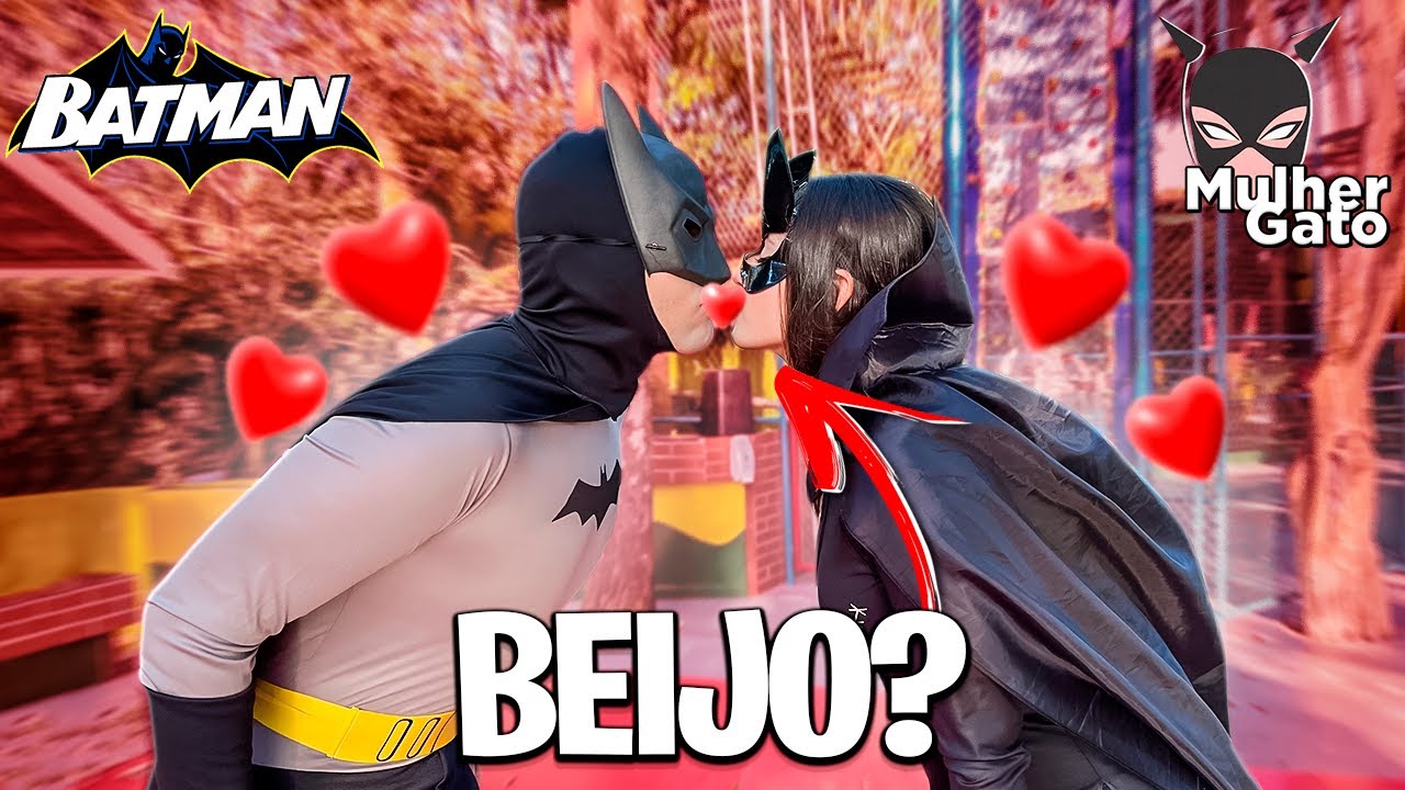 O FELIPE BATMAN BEIJOU A MULHER GATO !!! NAMORADOS?