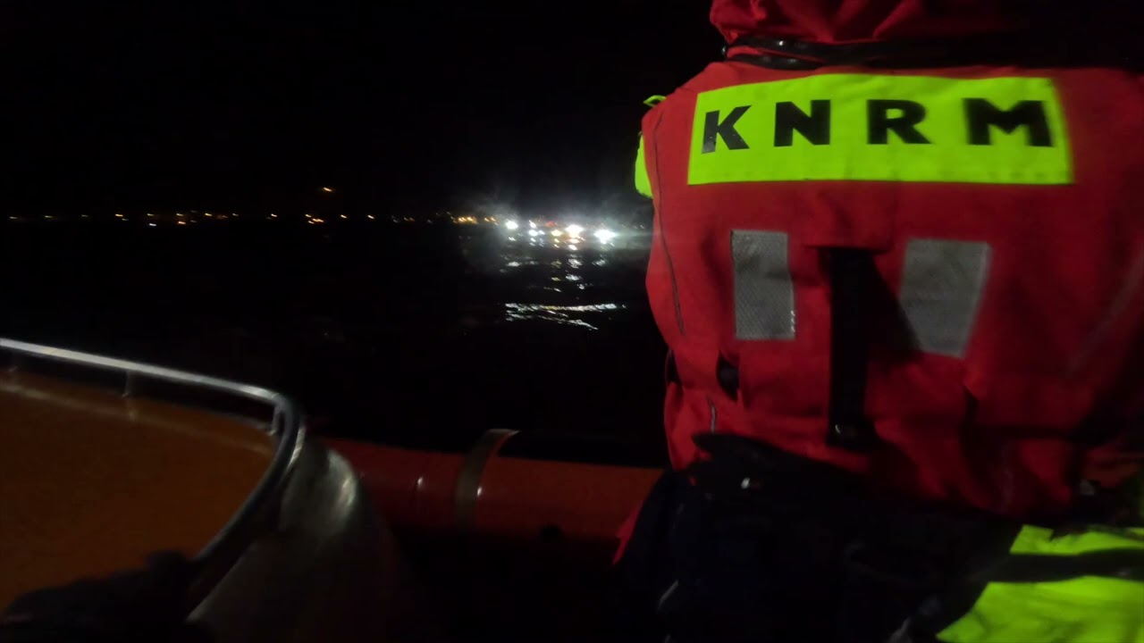 Drenkeling uit zee gered