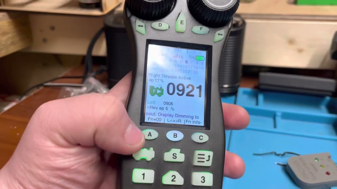 Let’s Take A look At Digitrax EVOX Evolution Express Advance DCC System