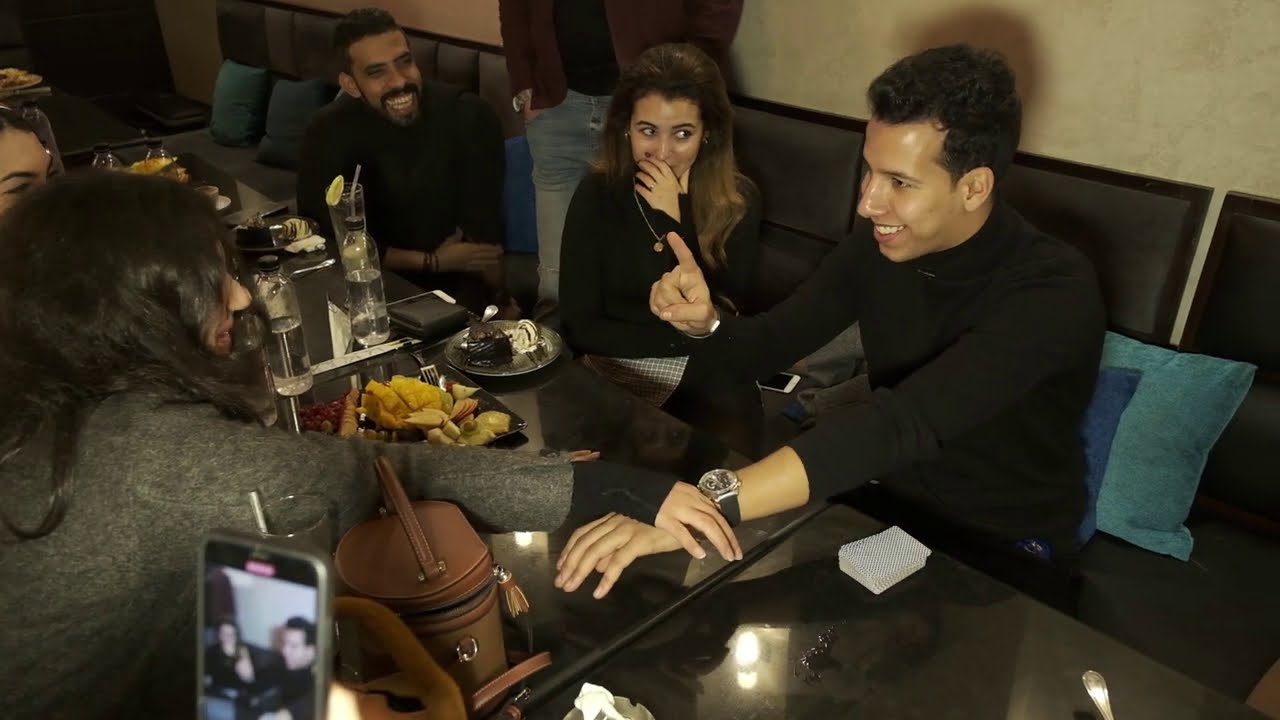 عزام الساحر يتحكم في تفكير الناس
