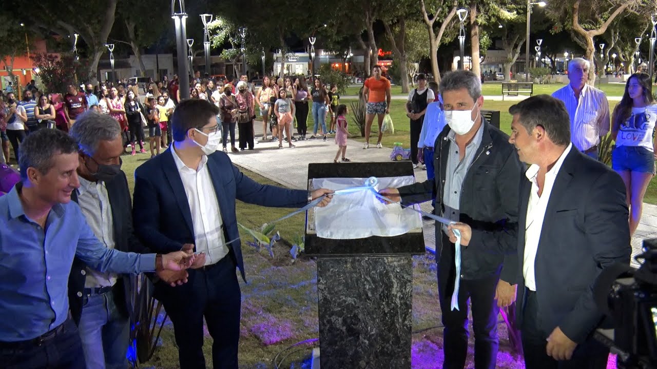 Uñac participó de la inauguración de la remodelación de la plaza de Sta Lucía