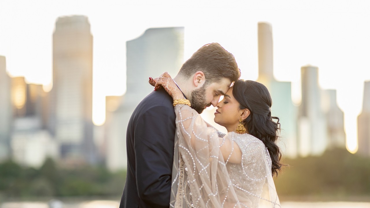 Anusha and Aleks Pre wedding | The Fullerton Hotel | Mrs Macquarie's Chair
