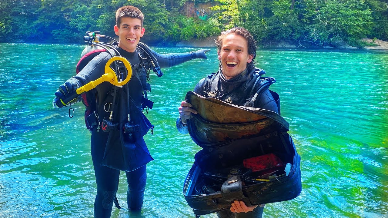 Yappy Hit The Biggest Jackpot Ever Metal Detecting Underwater! (Sunken Truck)
