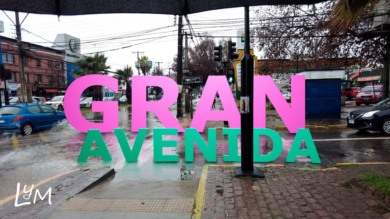 Camino la mitad de Gran Avenida bajo la lluvia | La Cisterna