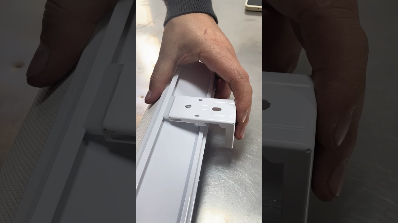 Removing your roller blinds when they are fitted with spring brackets