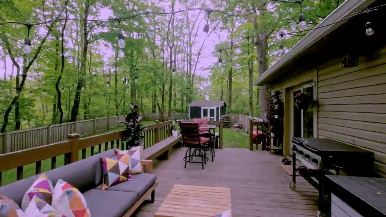 SOLD - 4827 Woodland Dr - Outdoor Oasis!!