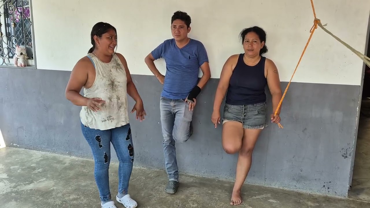 El publico dice que KARINA no sirve de emcargada